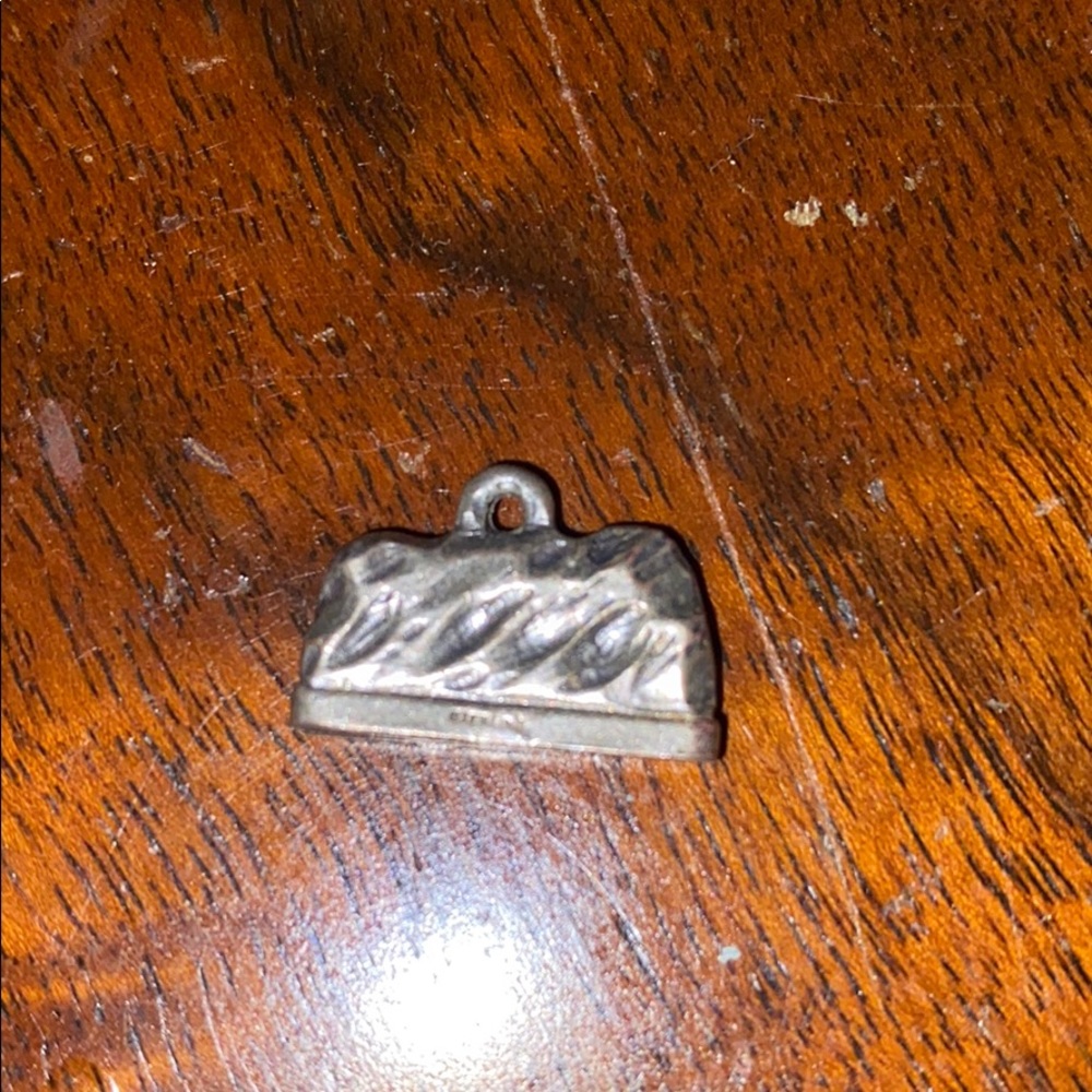 Real Solid Heavy Mount Rushmore Charm - image 2